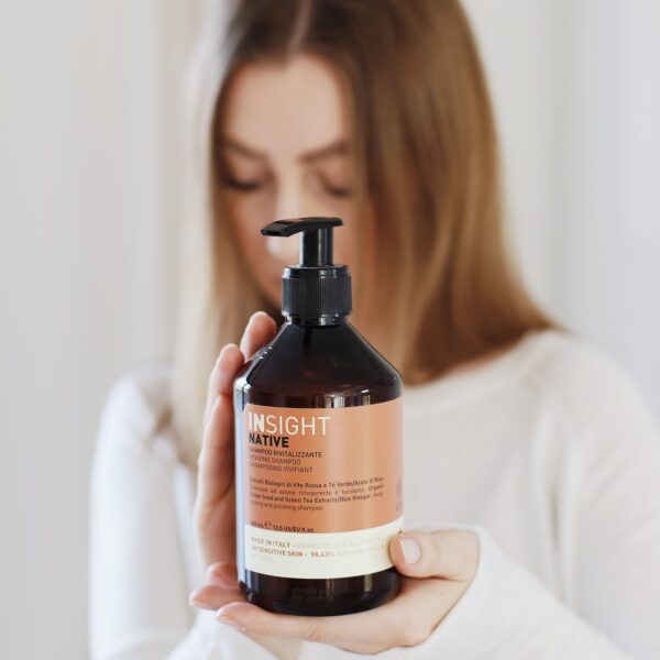 Szampon rewitalizujący do włosów farbowanych, INSIGHT Native 400ml