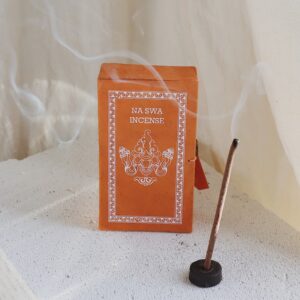 Kadzidła naturalne patyczkowe Na Swa – 44szt. z podstawką Stupa Incense