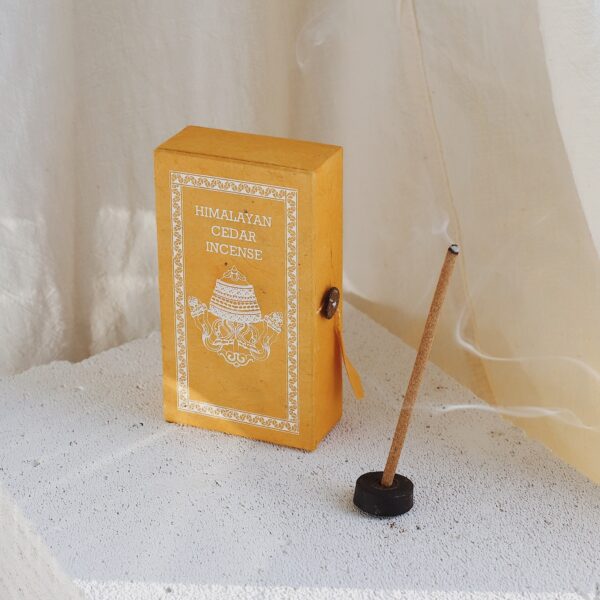 Kadzidła naturalne patyczkowe – zapach Drzewo cedrowe 44szt. z podstawką Stupa Incense