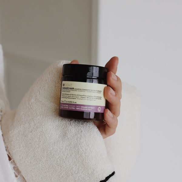 Skoncentrowany szampon o stałej konsystencji do zniszczonych INSIGHT Damaged Hair 70 ml