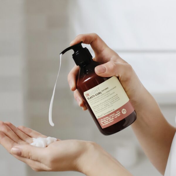 Mleczko ułatwiające rozczesywanie bez spłukiwania do włosów kręconych 250 ml