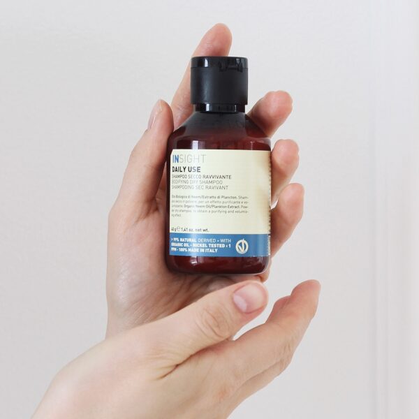 Naturalny suchy szampon do włosów zwiększający objętość INSIGHT Daily Use 40g