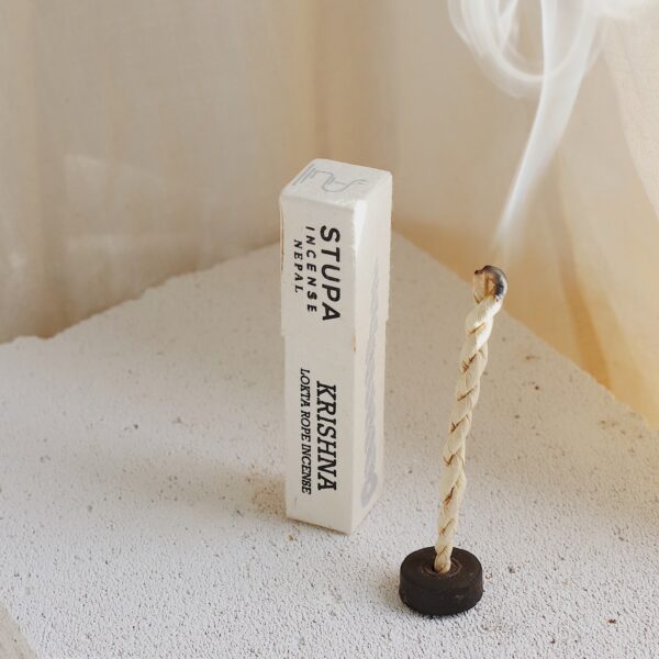 Kadzidła naturalne sznurkowe Krishna zapach Drzewo sandałowe - 8szt. z podstawką Stupa Incense