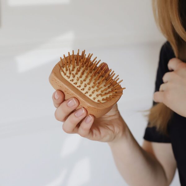 Drewniana szczotka do włosów i skóry głowy SENDO