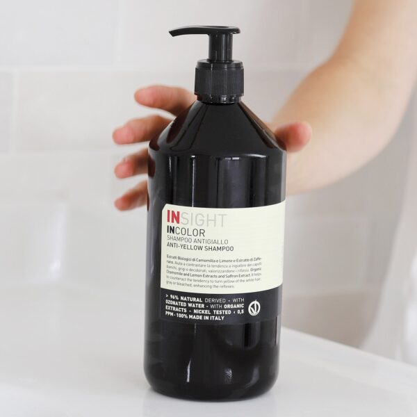 Szampon niwelujący żółte odcienie 900ml INSIGHT