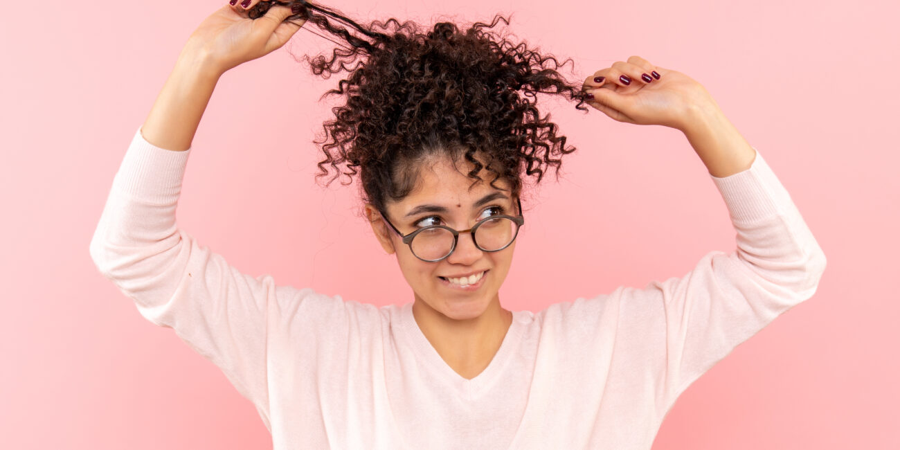Najgorętsze trendy włosowe lipca 2025: od Cloud Curls po Rice Water