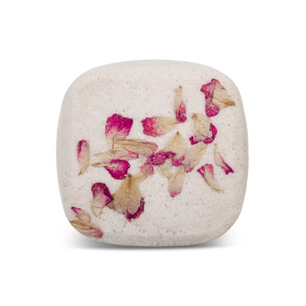 Kostka do kąpieli o zapachu kwiatu wiśni z płatkami róży