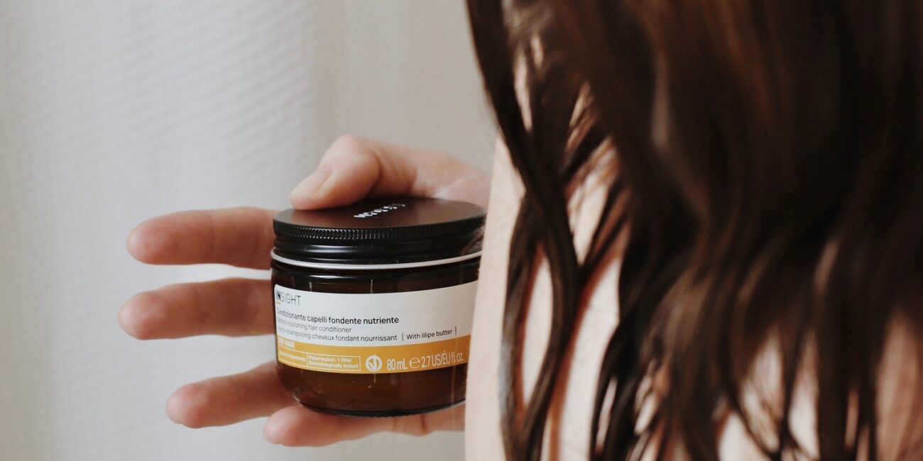 INSIGHT DRY HAIR Skoncentrowana odżywka o stałej konsystencji do codziennej pielęgnacji włosów 80ml