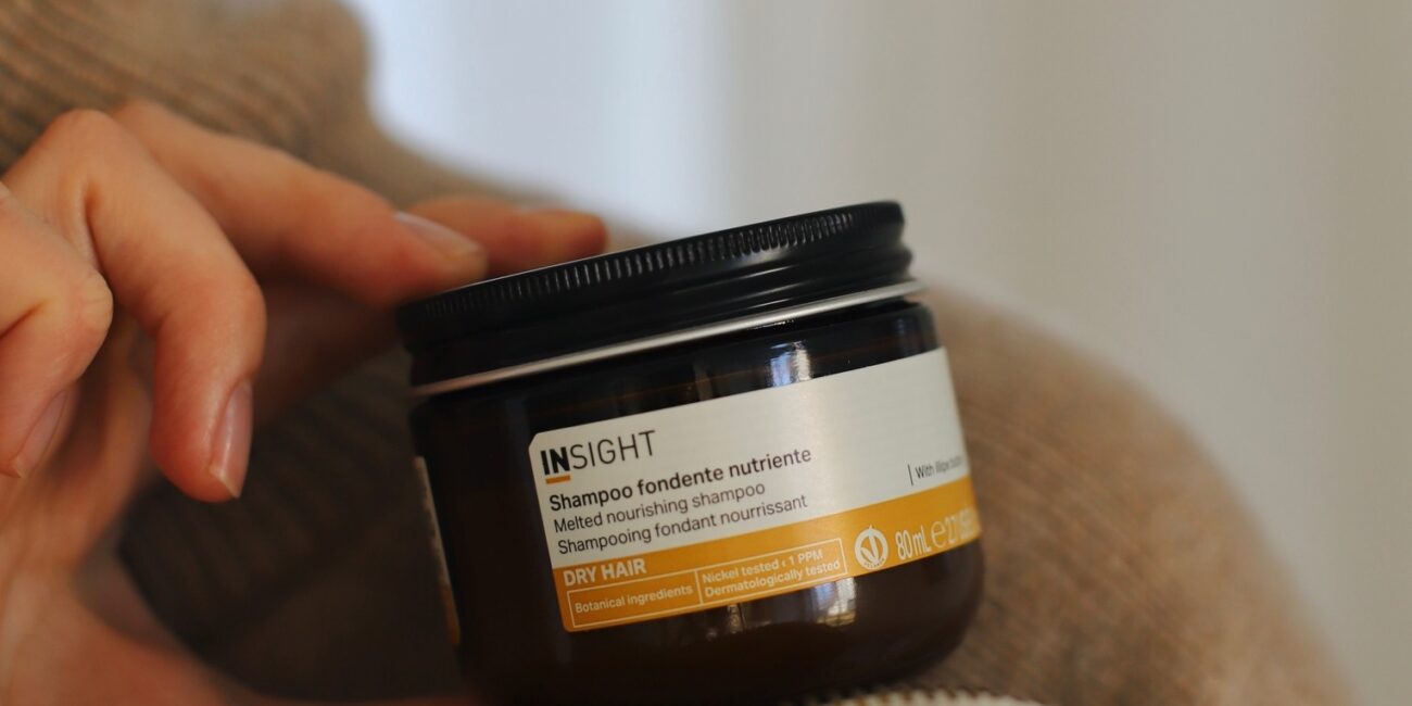 INSIGHT DRY HAIR Skoncentrowany szampon o stałej konsystencji do suchych włosów 80 ml