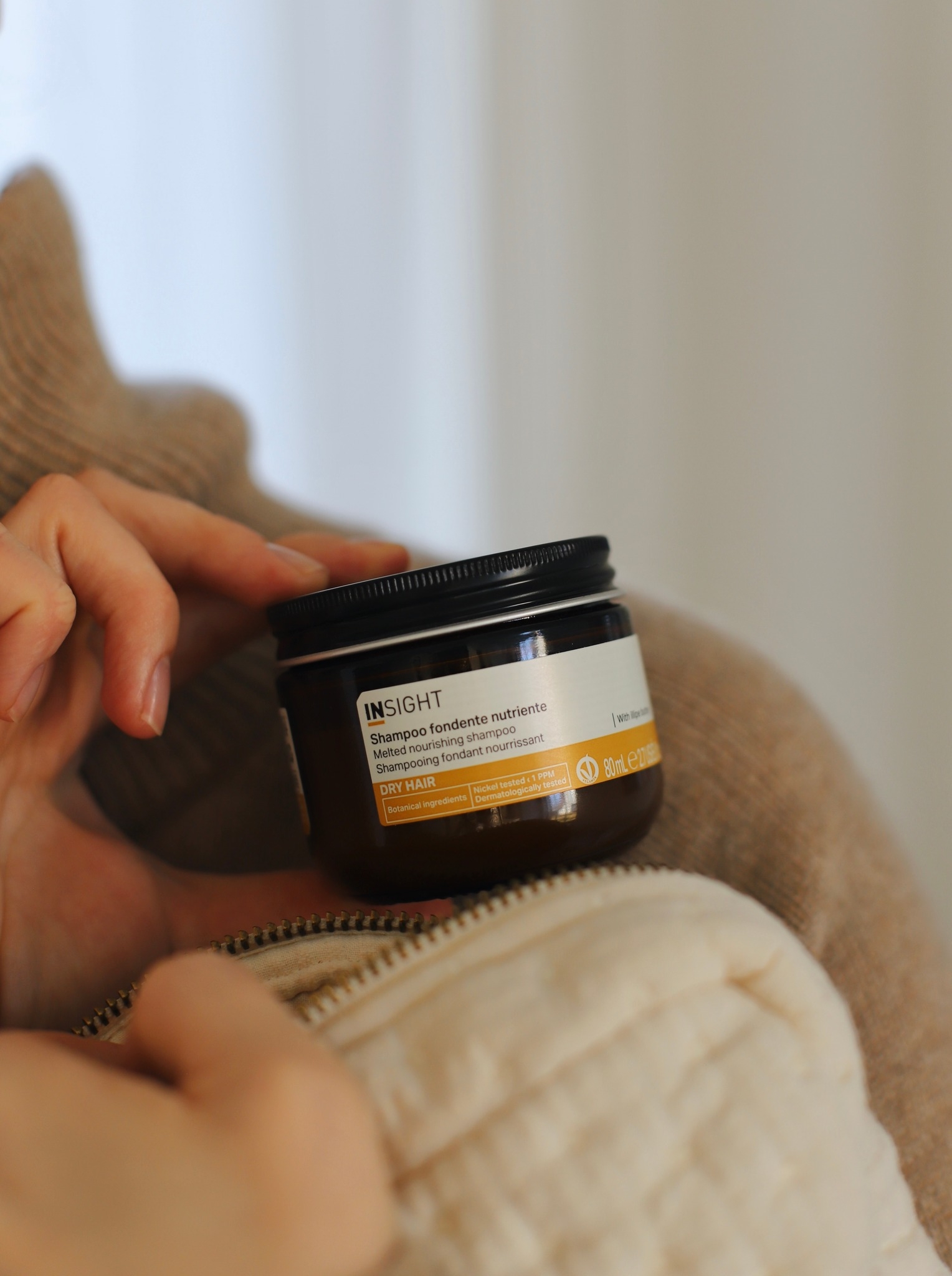 INSIGHT DRY HAIR Skoncentrowany szampon o stałej konsystencji do suchych włosów 80 ml