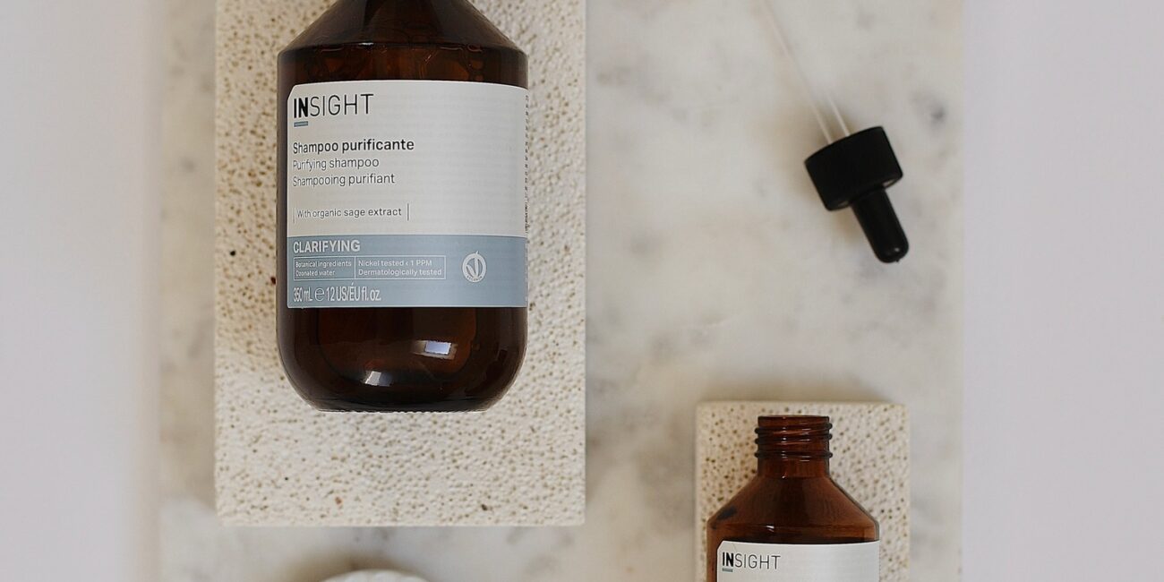 Zestaw kosmetyków do skóry głowy z łupieżem INSIGHT