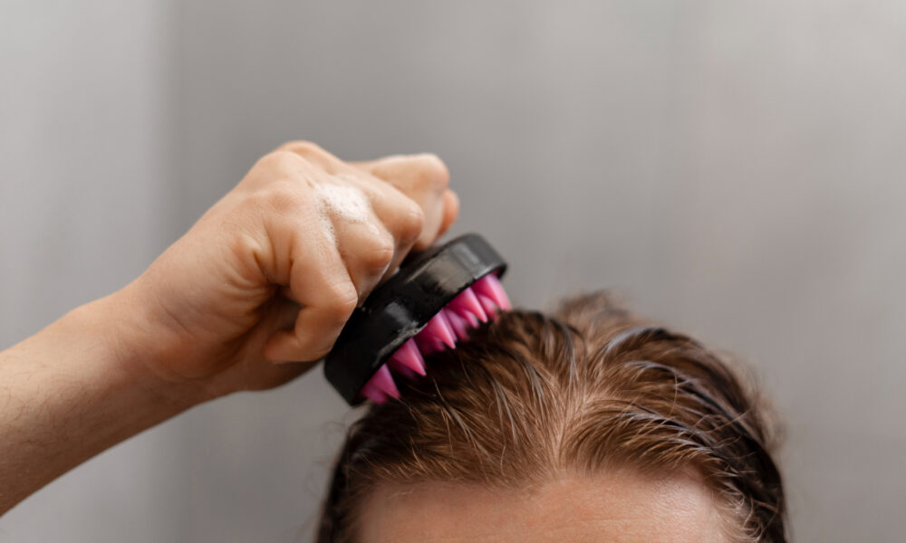 Minoxidil 5% – preparat do skóry głowy przeciw wypadaniu włosów.