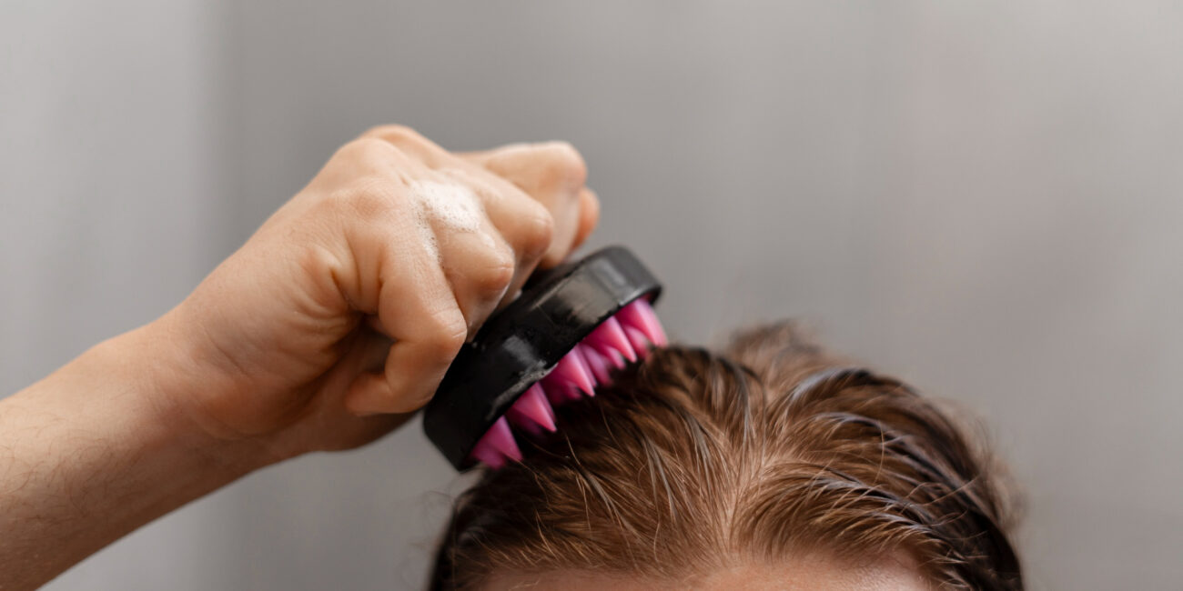 Minoxidil 5% – preparat do skóry głowy przeciw wypadaniu włosów.