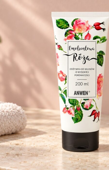 Tubka odżywki Anwen Emolientowa Róża 200 ml na jasnym blacie obok ręcznika