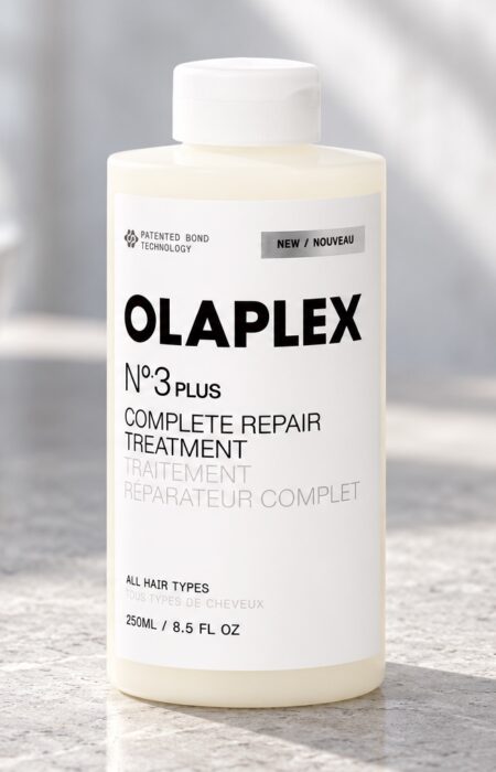 Butelka Olaplex No.3PLUS Complete Repair Treatment 250 ml przy umywalce