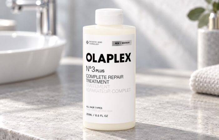 Butelka Olaplex No.3PLUS Complete Repair Treatment 250 ml przy umywalce