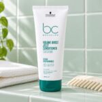 Biała tuba Schwarzkopf BC Volume Boost Jelly Conditioner Creatine na miętowej półce
